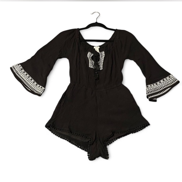 Forever 21 Embroidered Black Jumper! - Picture 1 of 6